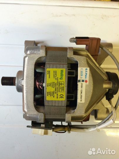 Запчасти на Индезит.Бак и мотор