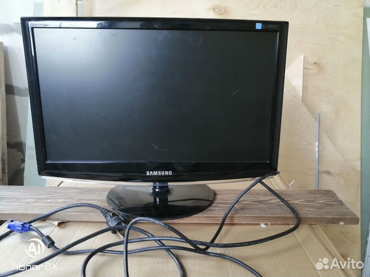 Продаю мониторы 2 шт