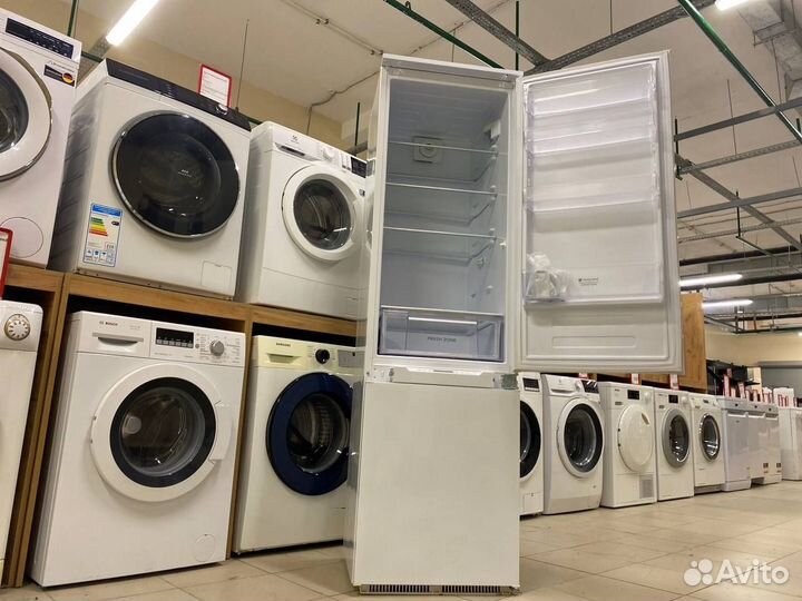 Встраиваемый холодильник Hotpoint BCB 33 Aa F