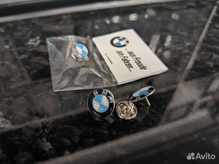 Значок BMW на одежду