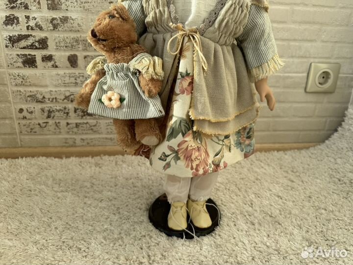Кукла фарфоровая коллекционная большая