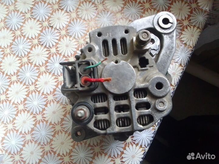Генератор на mitsubishi lancer,мираж,кольт