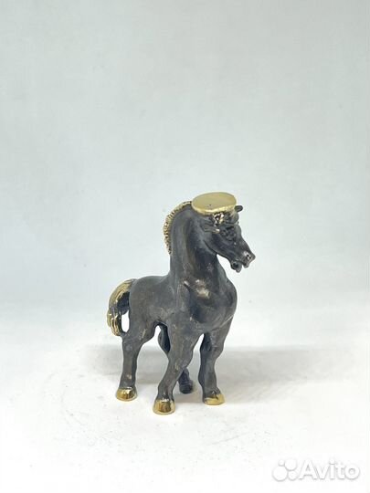 Статуэтки лошадок