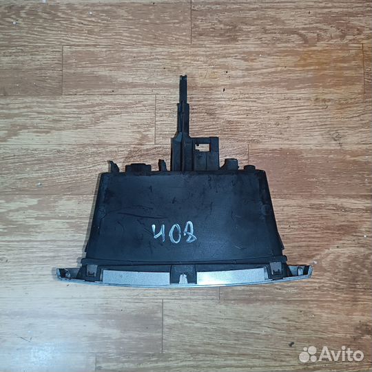 Пoлкa центральной кoнсoли Рeugeot 308 408