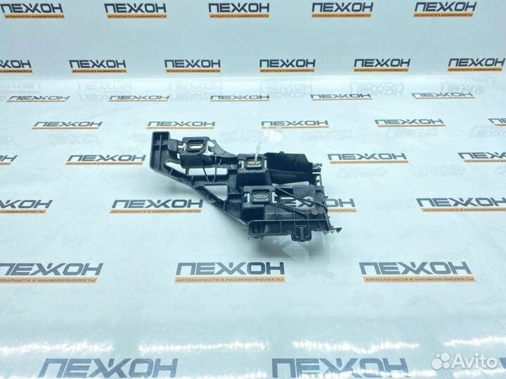 Крепление бампера заднее левое Mercedes-Benz