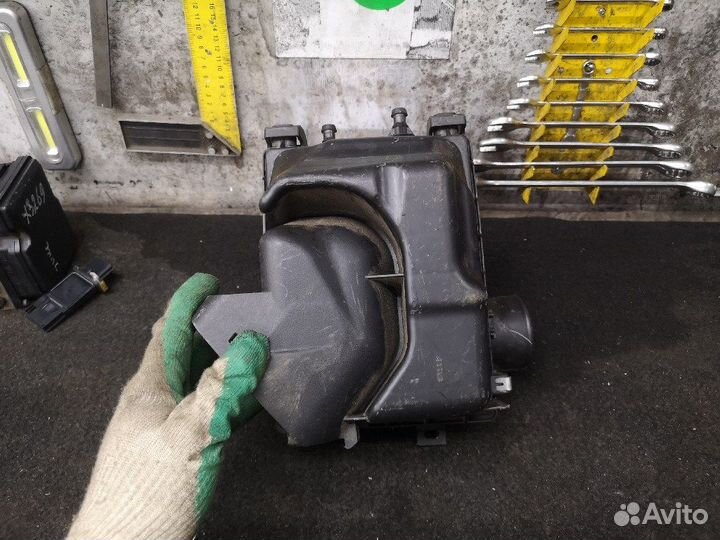 Корпус воздушного фильтра Ниссан Жук Турбо 1.6