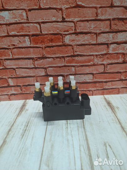 Блок клапанов Audi Q7 4M/Q8/Bentley/Touareg 3 CR