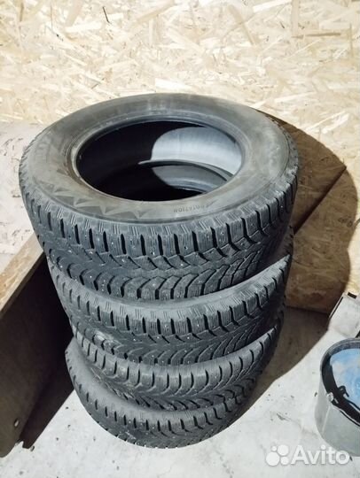 Bridgestone Blizzak Spike-01 215/65 R16 98T