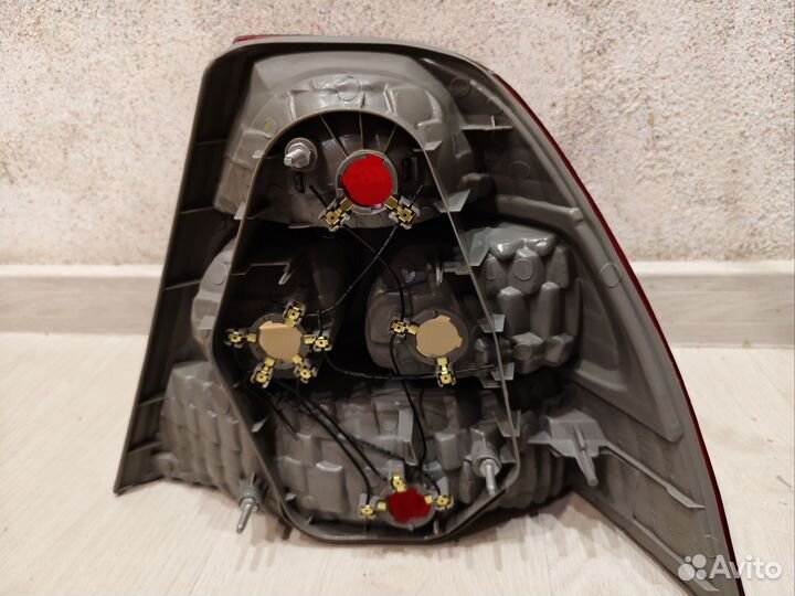 Фонарь задний левый от Toyota Corolla 120