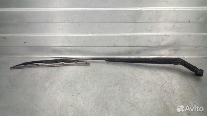 Поводок стеклоочистителя передний правый Toyota