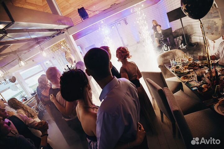 Холодные фонтаны искр