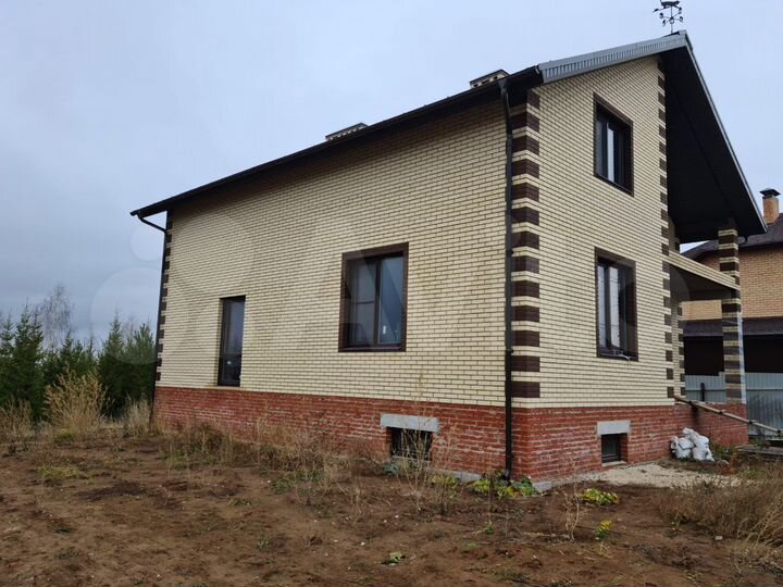 Коттедж 305 м² на участке 12 сот.