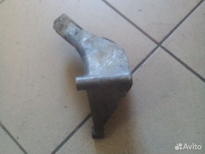 Кронштейн двигателя volkswagen лт 35