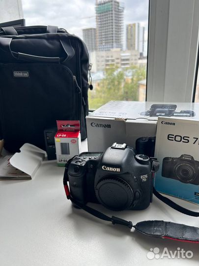 Зеркальный фотоаппарат Canon 7D