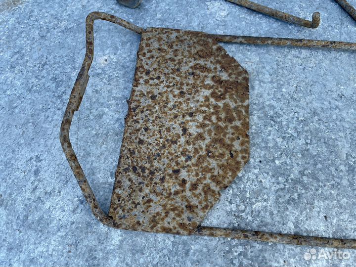 Кронштейн запасного колеса Volkswagen Caddy 2 9K