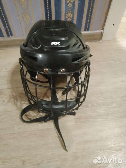 Хоккейный шлем