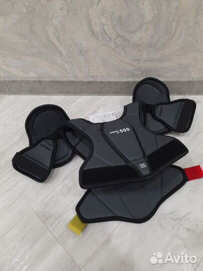 Нагрудник хоккейный новый детский