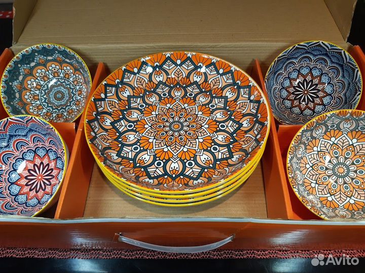 Набор посуды подарочный (тарелки и салатники)