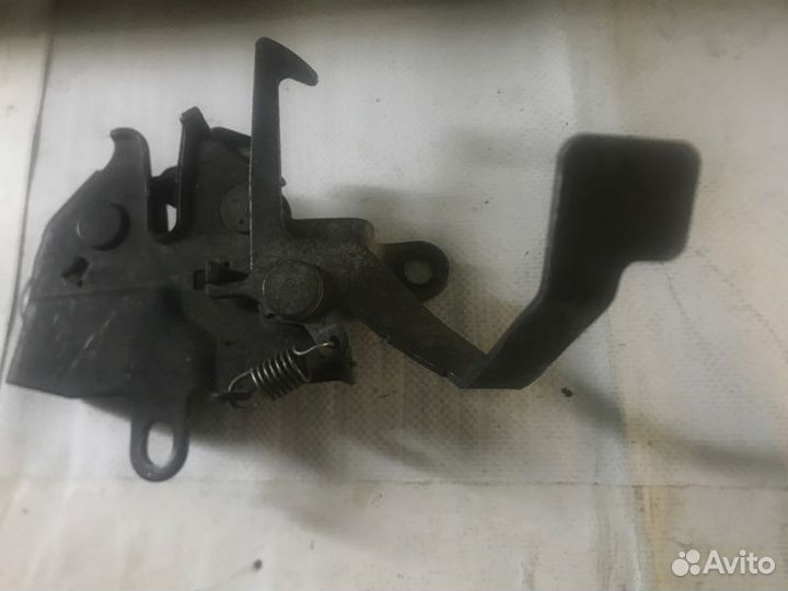 Замок капота передний Toyota Sprinter AE110 3CE