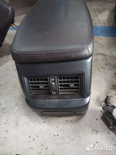 Подлокотник Lexus GS450H