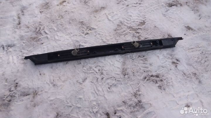 Накладка крышки багажника Lexus Ls400 UCF10