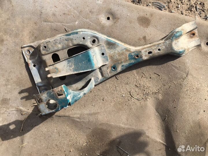 Кронштейн замка капота Mazda 626 GE 91-97 гг