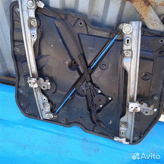 Стеклоподъемник электр. передний правый Nissan Mu