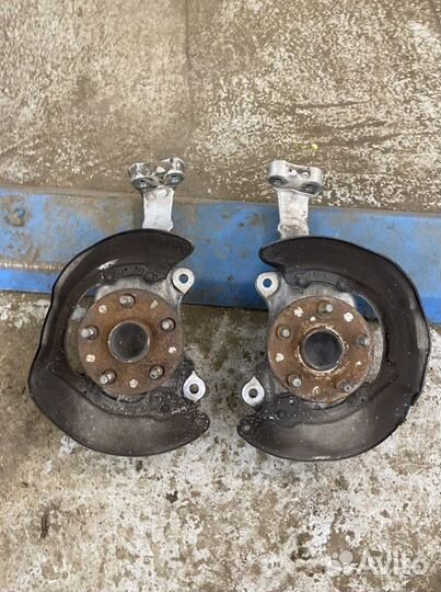 Поворотный кулак ступица Lexus LS460 06-12г