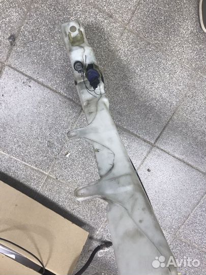 Nissan Pathfinder R51 - Бачок омывателя