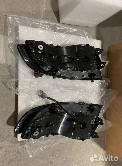 Задняя дверь и фары на Porsche Macan