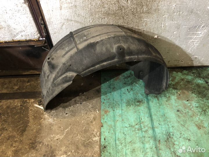 Подкрылок задний правый Toyota Corolla Verso