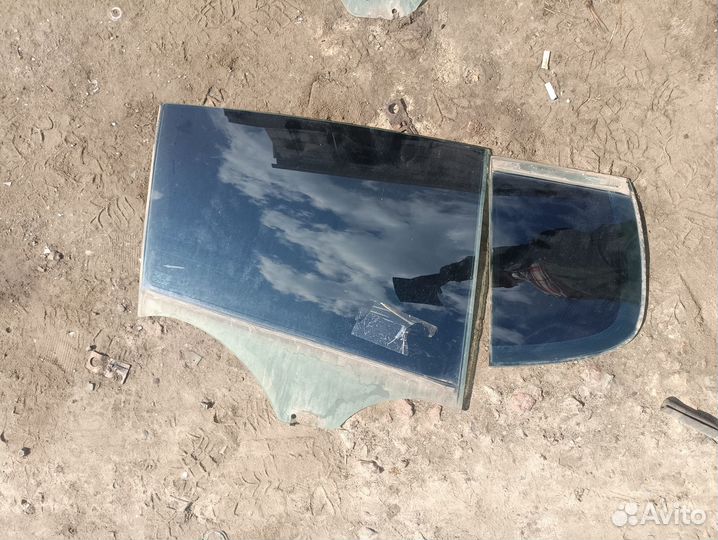 Стекло задней правой двери Renault Megane 2