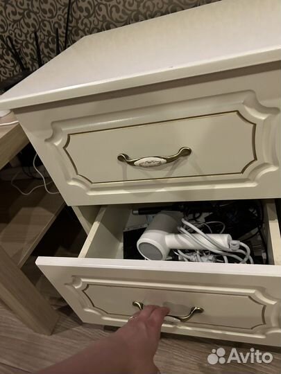 Тумба прикроватная белая