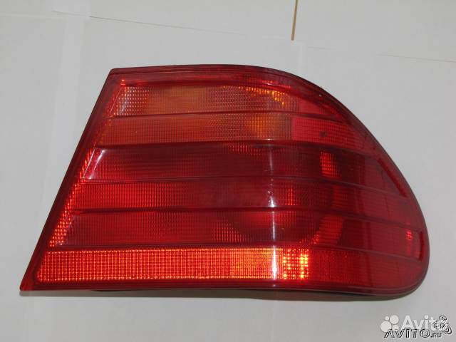 Задний правый габаритный фонарь