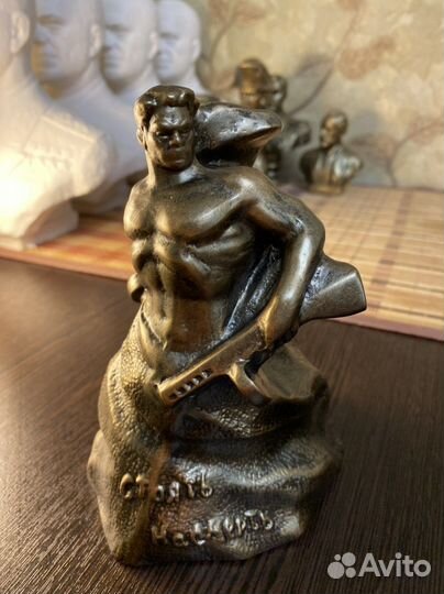 Скульптура «Стоять насмерть»