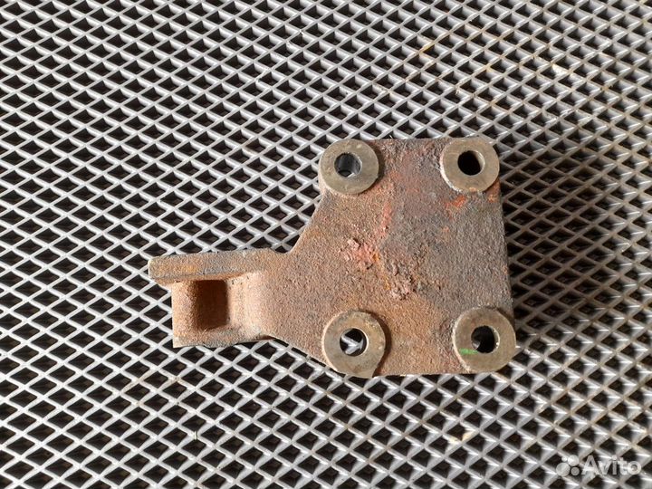 Кронштейн двигателя задний правый Iveco EuroTech