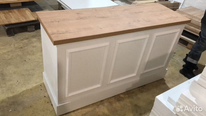 Стойка ресепшен белая classic