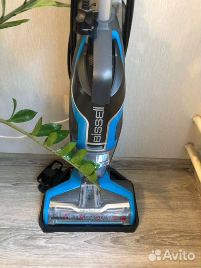 Моющий вертикальный пылесос bissell 17132