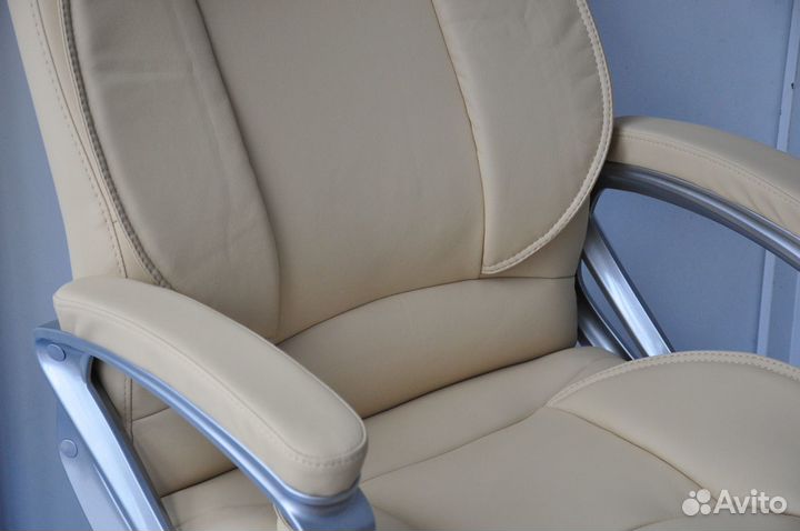 Офисное кресло 