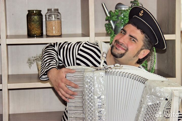 Аккордеонист на праздник. Живая музыка