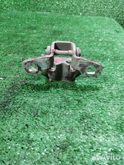 Петля двери Renault Logan