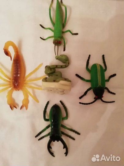 Игрушки. Насекомые и змея