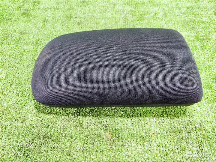 Подлокотник Toyota Auris E150 2010