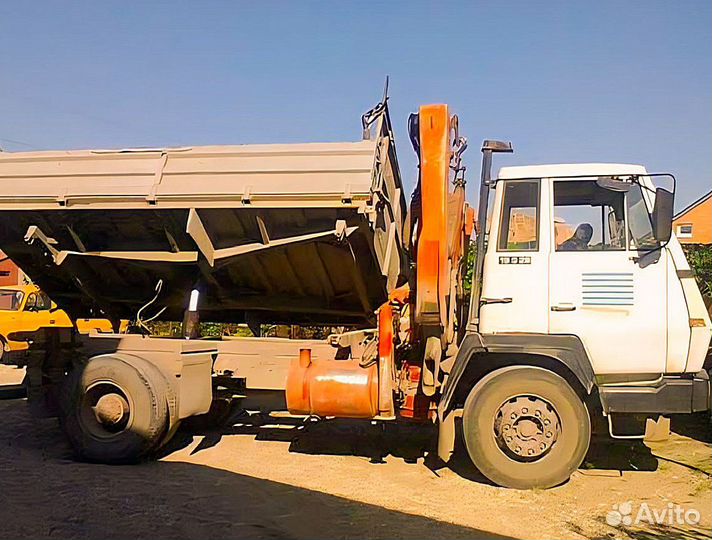 Самосвал с манипулятором