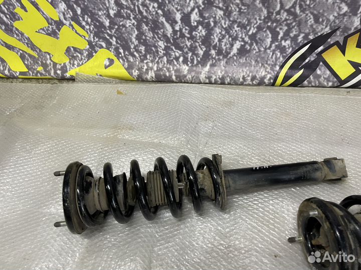 Амортизатор передний Mitsubishi Pajero Паджеро 4