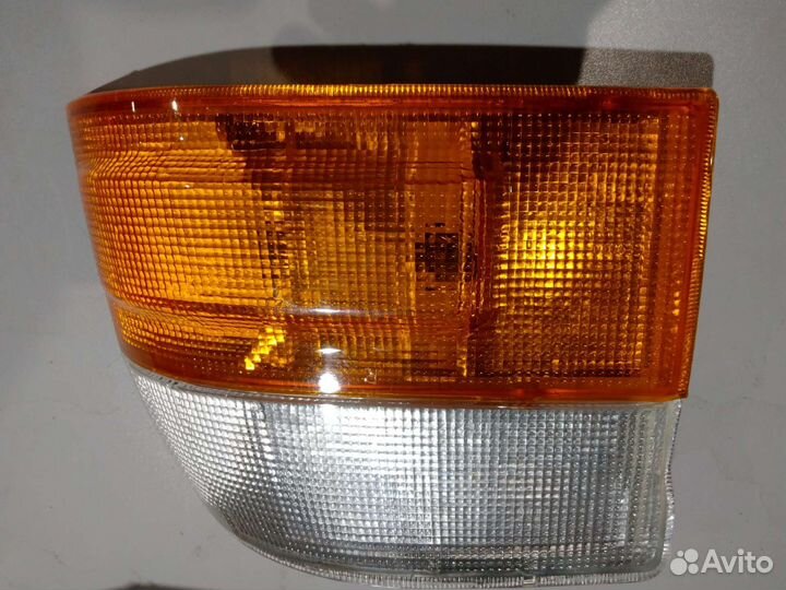 Фонарь указателя поворота, правый Toyota Hiace