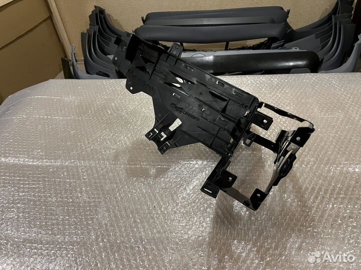 Правая площадка передней фары BMW F10 новая