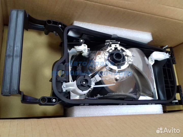 Фара правая Скания 4 с поворотником в комплекте