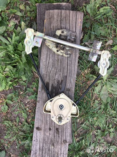 Стеклоподъемник правый