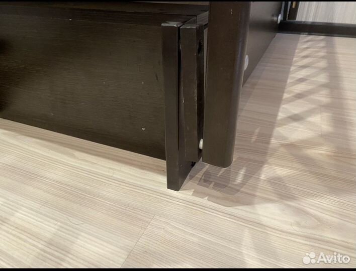 Детская кроватка с маятником